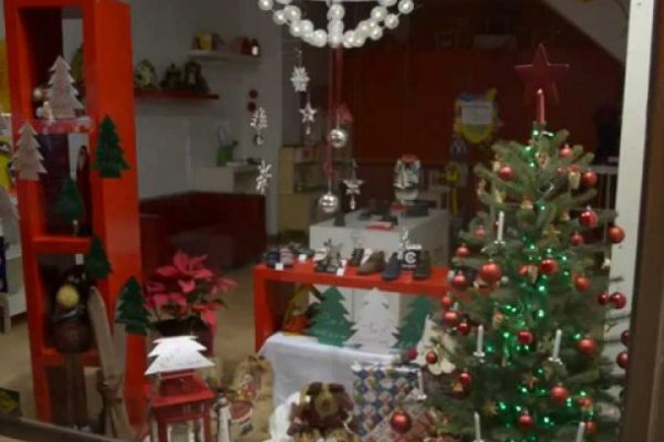 Almuñécar convoca un concurso de escaparates navideños en su comercio local